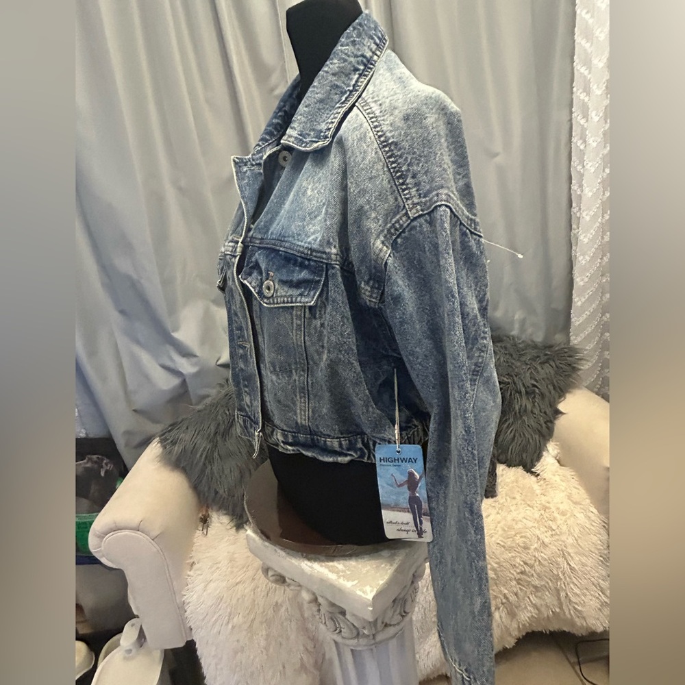50%offw❤️ Jeans Denim Women's cropped jean jacket slight distressed